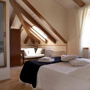 https://villa-carrara.hotels-in-trogir.com