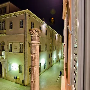 https://luxury-room-colonna-4-center.hotelinzadar.com